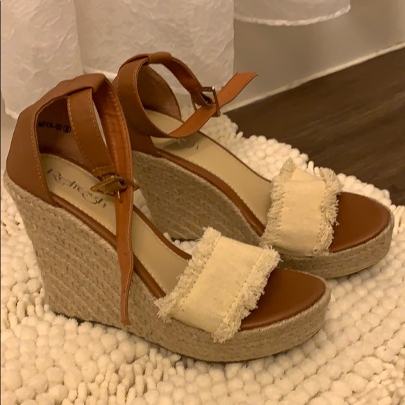 Vici Shoes - Refresh tan wedges